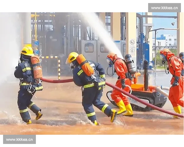 现场直击突发事件处置全过程城市应急力量快速集结多部门协同保障安全秩序